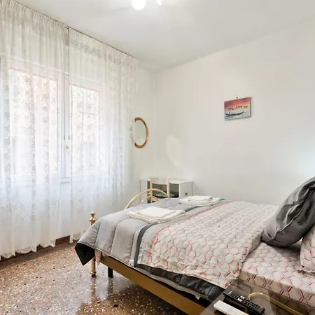 Living 3 Bedrooms Apartment *